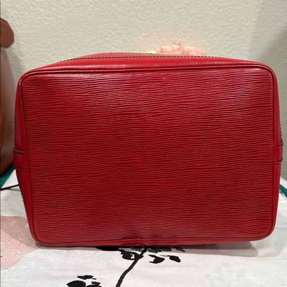 Huge price drop ⬇️ Louis Vuitton Noe Black & Red Bucket Bag - Picture 6 of 16